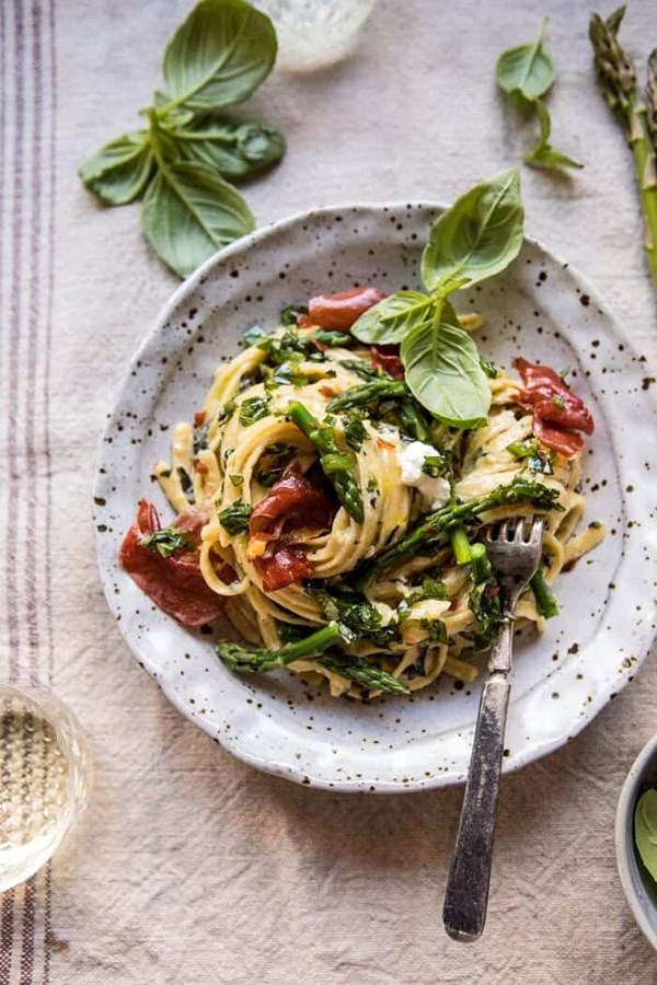 Spicy pesto, asparagus, and ricotta pasta with crispy prosciutto