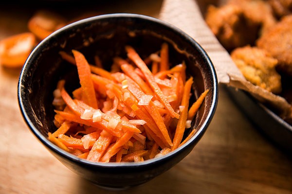 Spicy pickled carrots