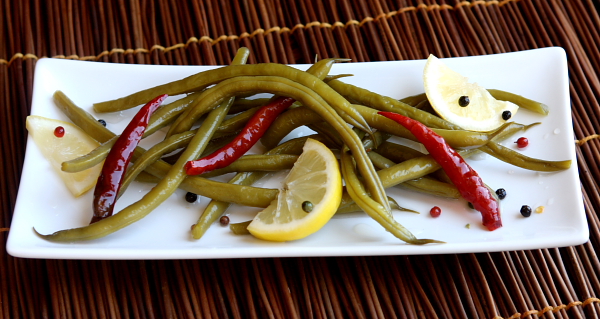 Spicy pickled green beans