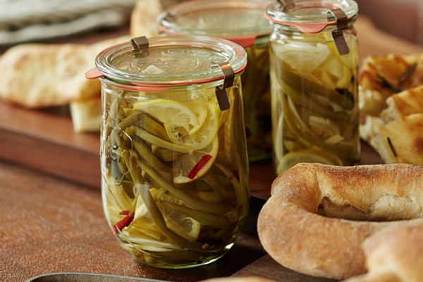 Spicy pickled green beans and fennel