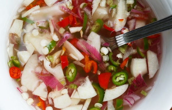 Spicy pickled shallots