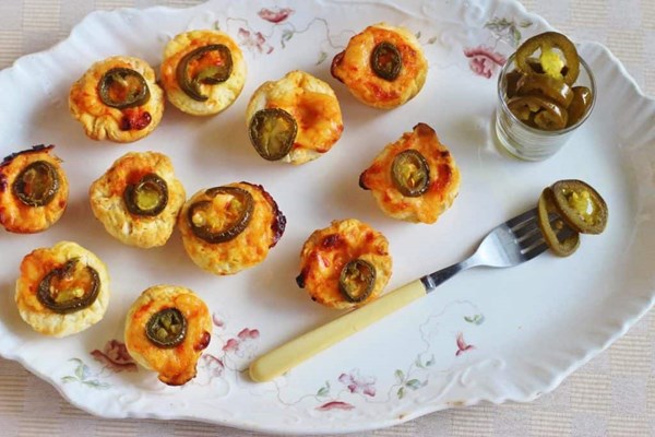 Spicy pimento cheese bites