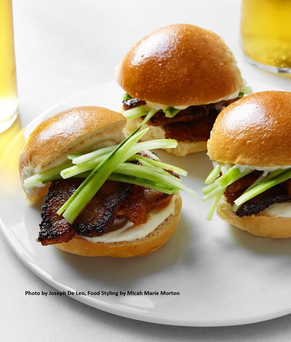 Spicy pork belly sliders (Jeyuk bokkeum)