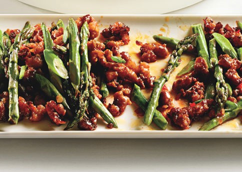 Spicy pork with asparagus and chile