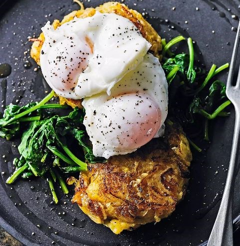 Spicy potato rosti with spinach & poached eggs recipe