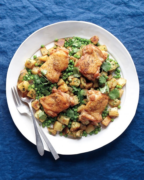 Spicy potatoes and peas with chicken