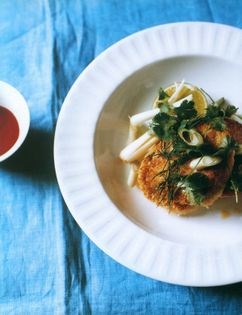 Spicy prawn cakes with a spring onion garnish