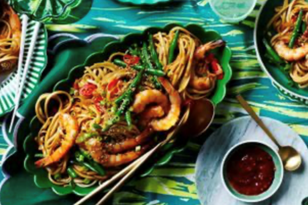 Spicy prawn longevity noodles