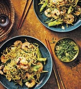 Spicy prawn noodles with salad onions & chives