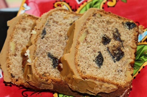 Spicy prune cake (Kekat il-'injas)