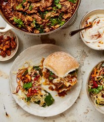Spicy pulled pork vindaloo