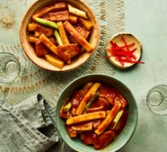 Spicy rice cakes (Tteokbokki)