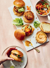 Spicy salmon burgers with sriracha mayo and pickles