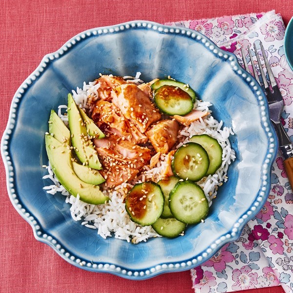 Spicy salmon rice bowls