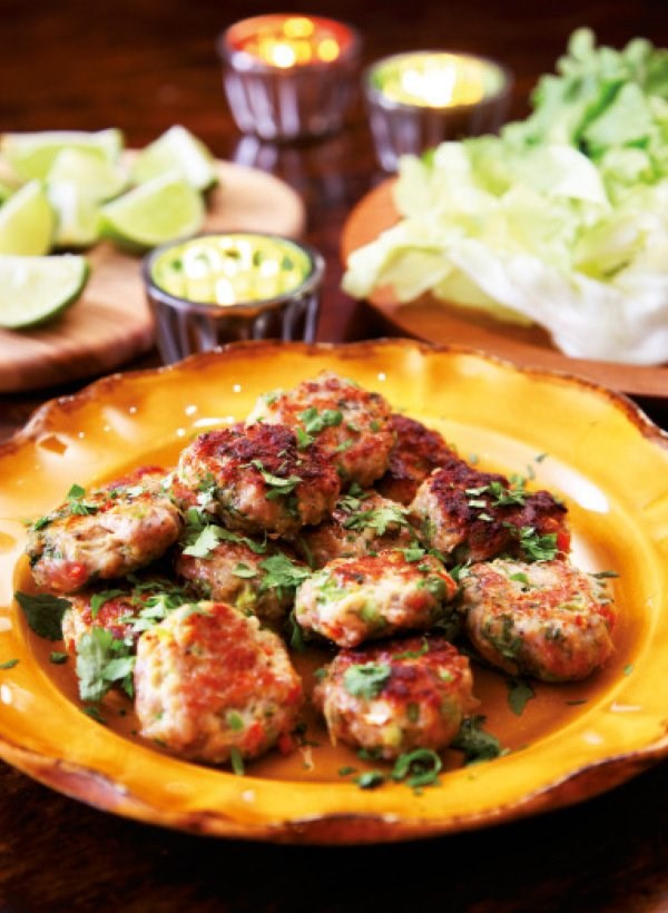 Spicy sausages patties with lettuce wraps