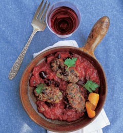 Spicy sausages with tomatoes and olives (Soutzoukakia)