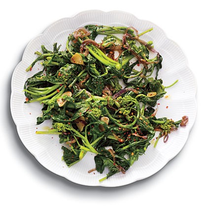 Spicy sautéed broccoli rabe with garlic