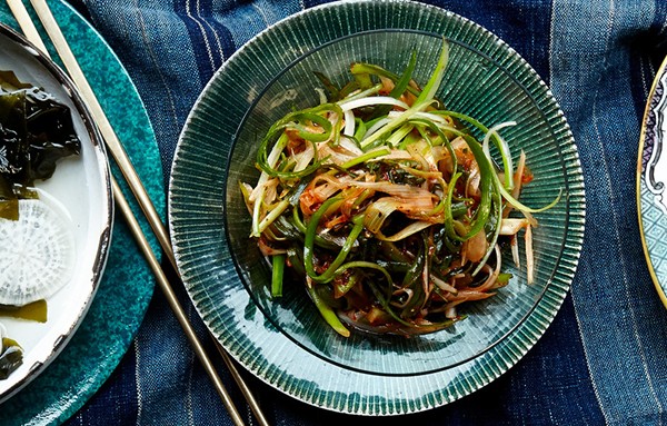 Spicy scallion and onion salad