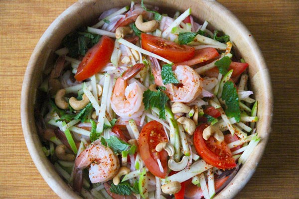 Spicy shrimp and green apple salad
