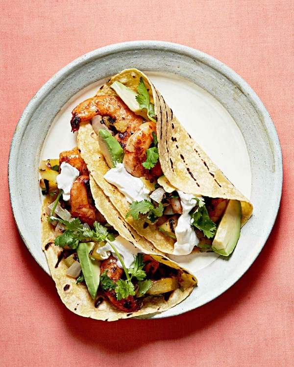 Spicy shrimp fajitas with grilled pineapple pico