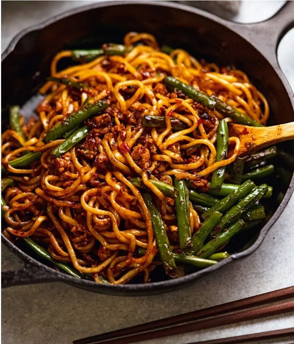 Spicy Sichuan pork noodles