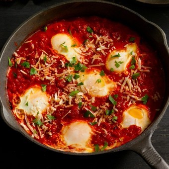 Spicy skillet eggs
