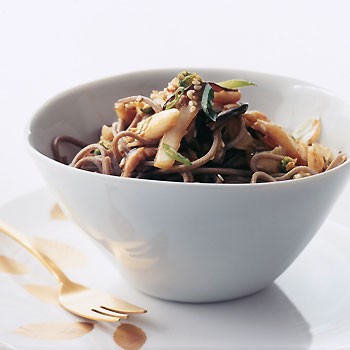Spicy soba noodles with shiitakes and cabbage