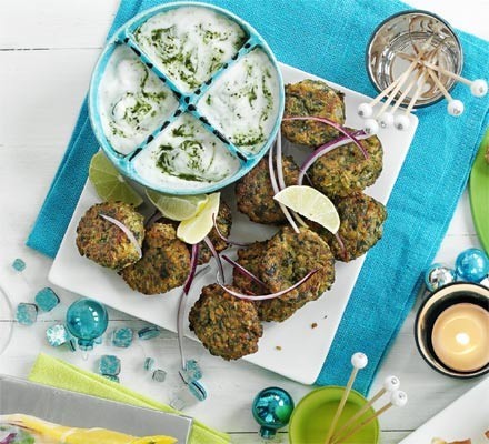 Spicy spinach cakes with mint yoghurt