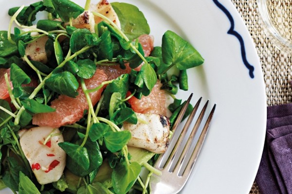Spicy squid and grapefruit salad