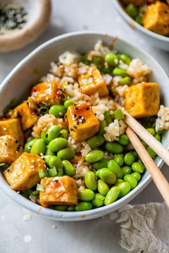 Spicy Sriracha tofu rice bowls