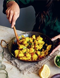 Spicy stir-fried garlic potatoes (Maharashtrian batatachi bhaaji)