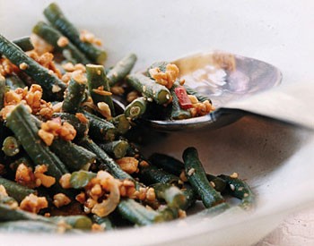 Spicy stir-fried long beans with peanuts (Pa-o long beans)