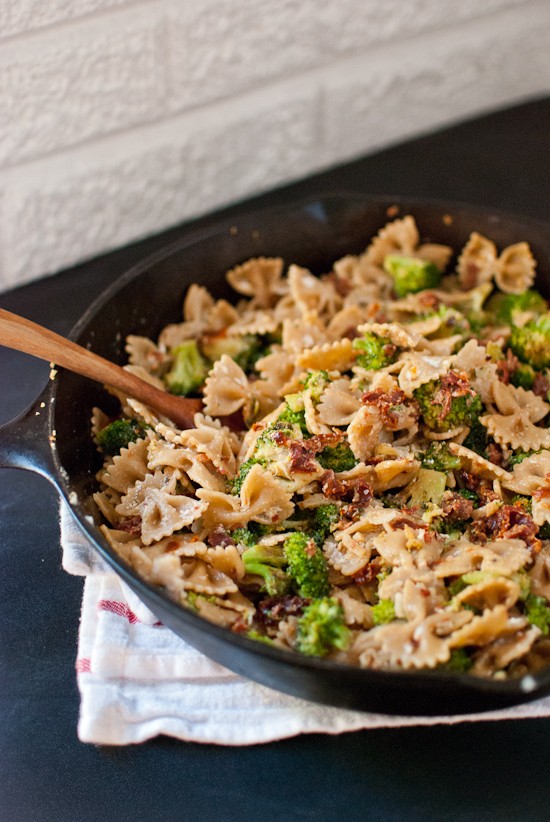Spicy sun-dried tomato and broccoli pasta