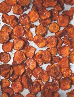 Spicy sweet potato crisps