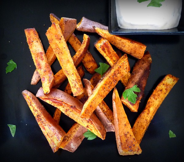 Spicy sweet potato fries with sriracha dipping sauce
