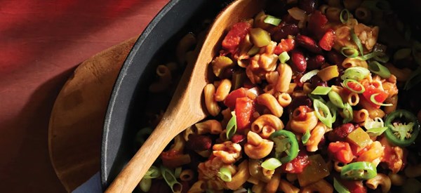 Spicy tempeh chili-mac