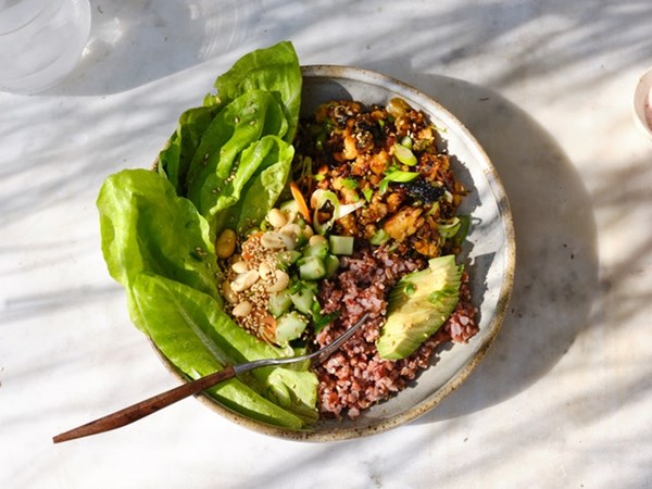 Spicy tempeh crumble bowl
