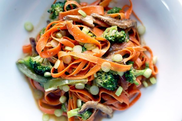 Spicy Thai carrot noodles