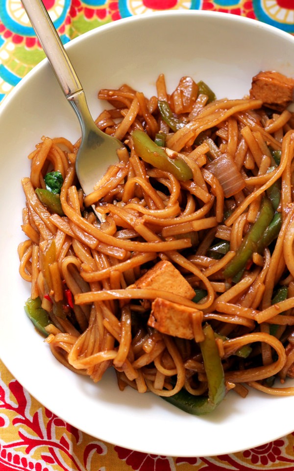 Spicy Thai noodles with peppers (Pad kee mao)