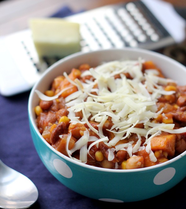 Spicy three-bean and corn chili