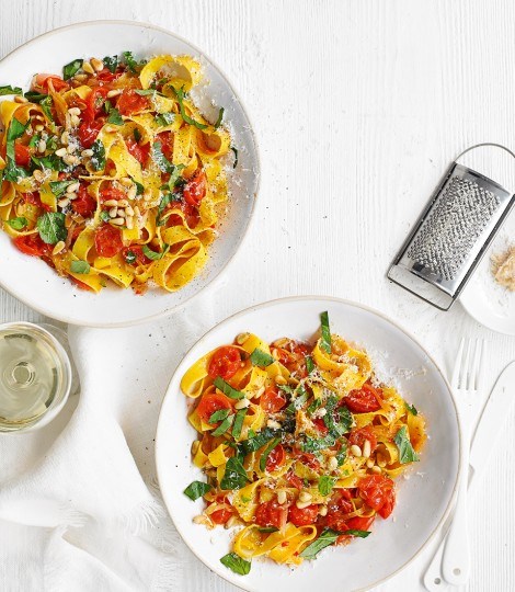 Spicy tomato and basil pasta