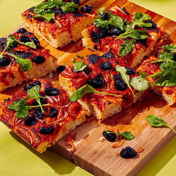 Spicy tomato and black olive grandma pie 