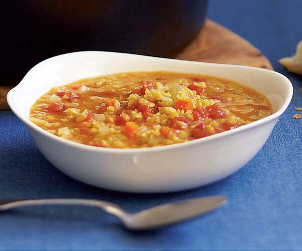 Spicy tomato and lentil soup