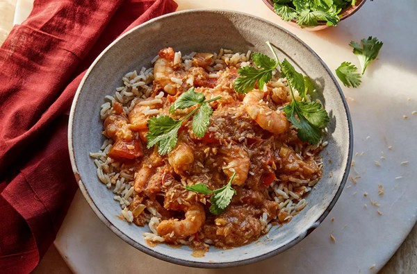 Spicy tomato, coconut & prawn curry 
