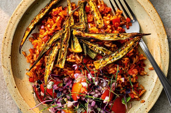 Spicy tomato rice with crispy okra