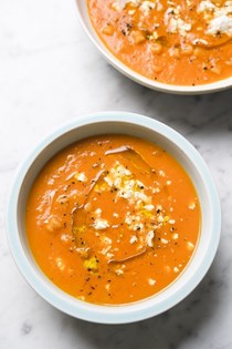 Spicy tomato soup with toasted pasta and feta