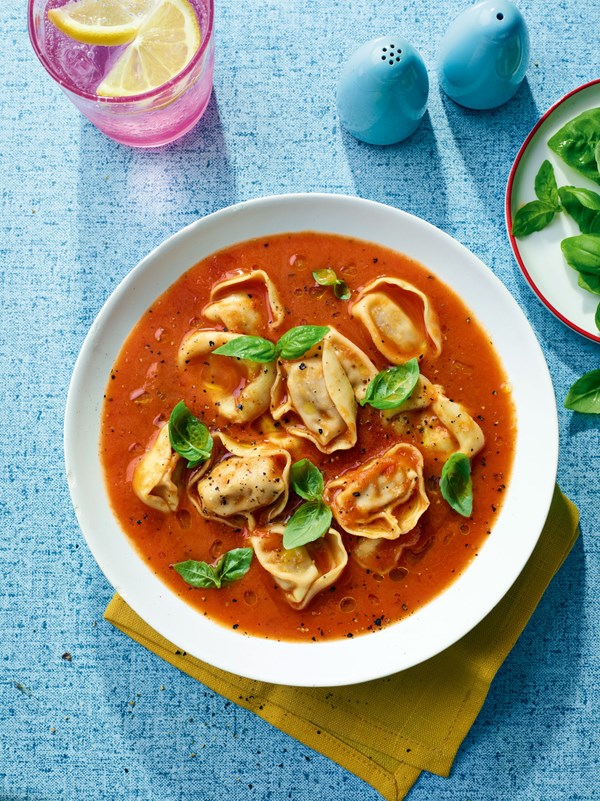 Spicy tomato, tortellini & chilli soup
