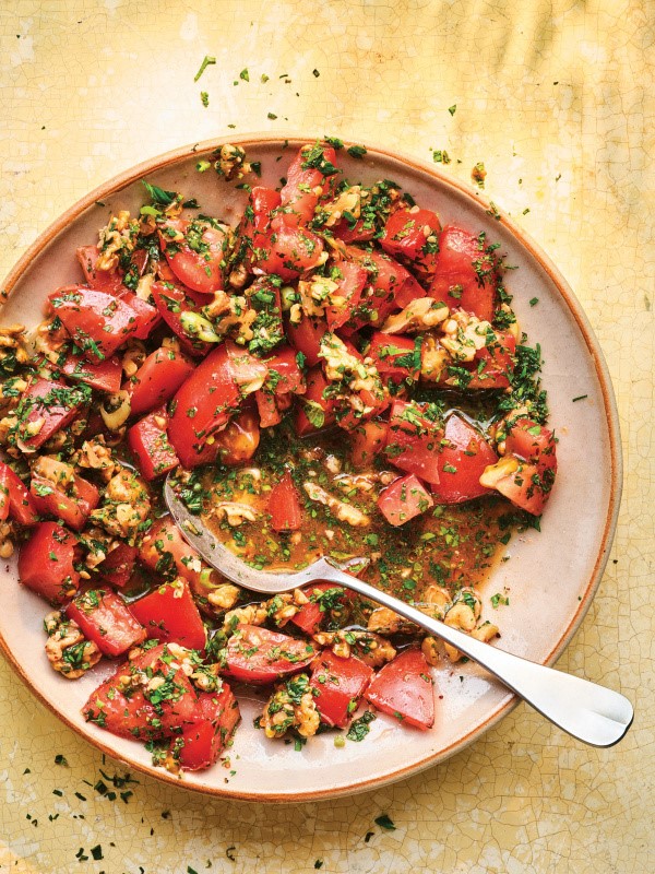 Spicy tomatoes with walnuts and pomegranates (Gavurdağ salatasi)