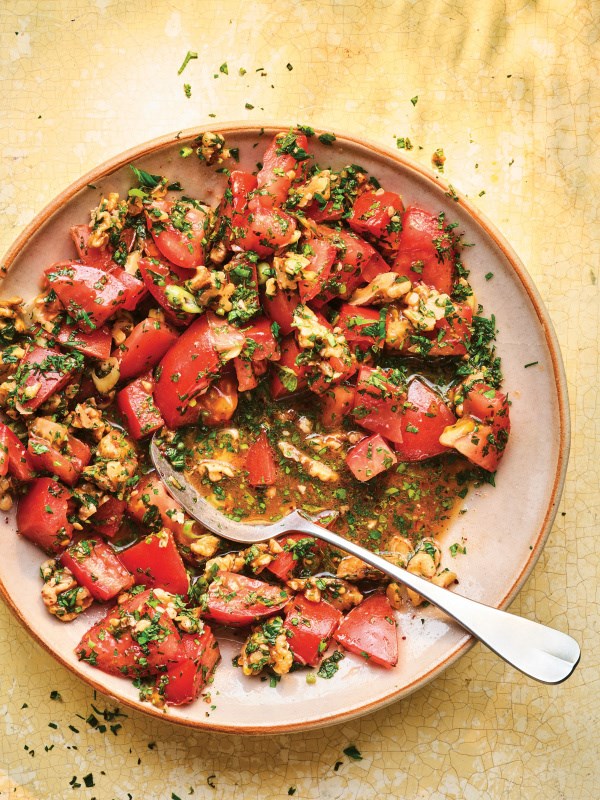 Spicy tomatoes with walnuts and pomegranates [salad]
