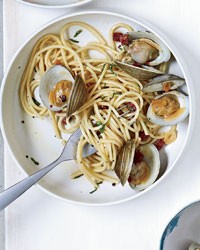 Spicy tonnarelli with clams
